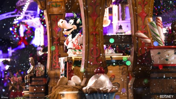 2021 Mickey's Very Merriest Parade - Clara the Cow