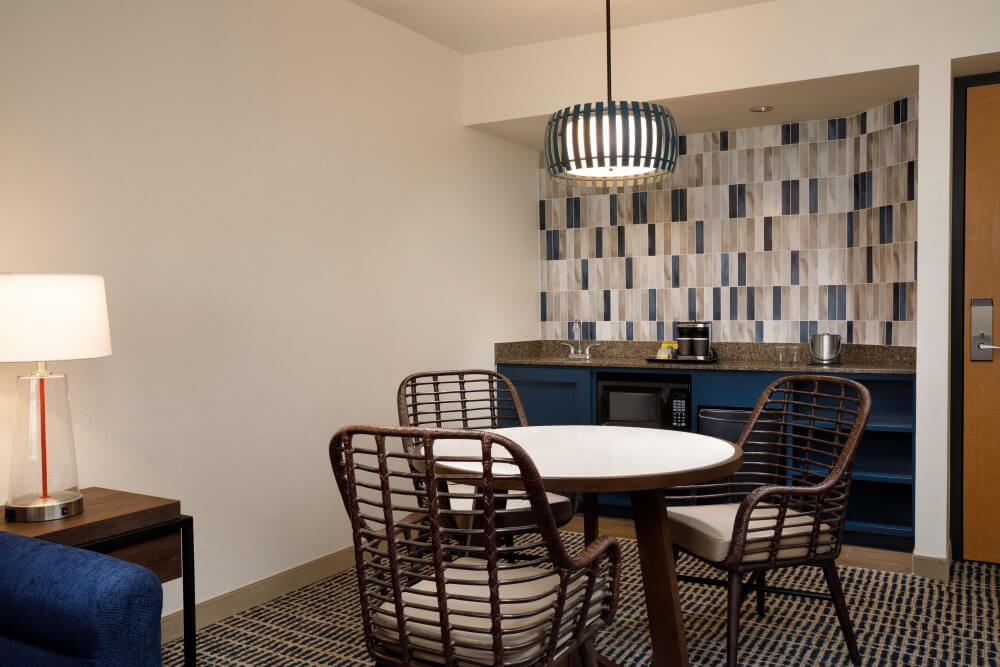 DoubleTree-Living-Room-Dining-Area