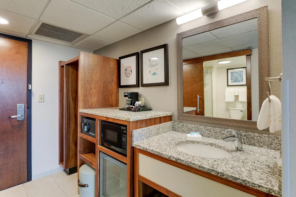 Drury Plaza Hotel Orlando - King room with terrace - bathroom