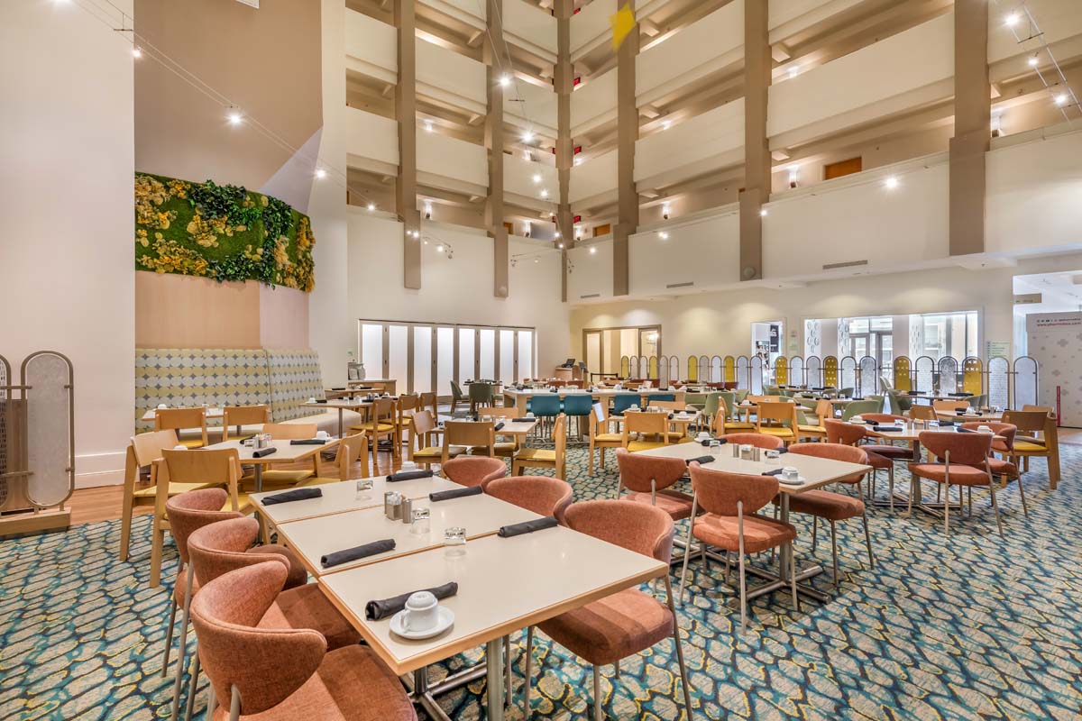 Holiday Inn Orlando – Disney Springs® Area Palm Breezes Restaurant