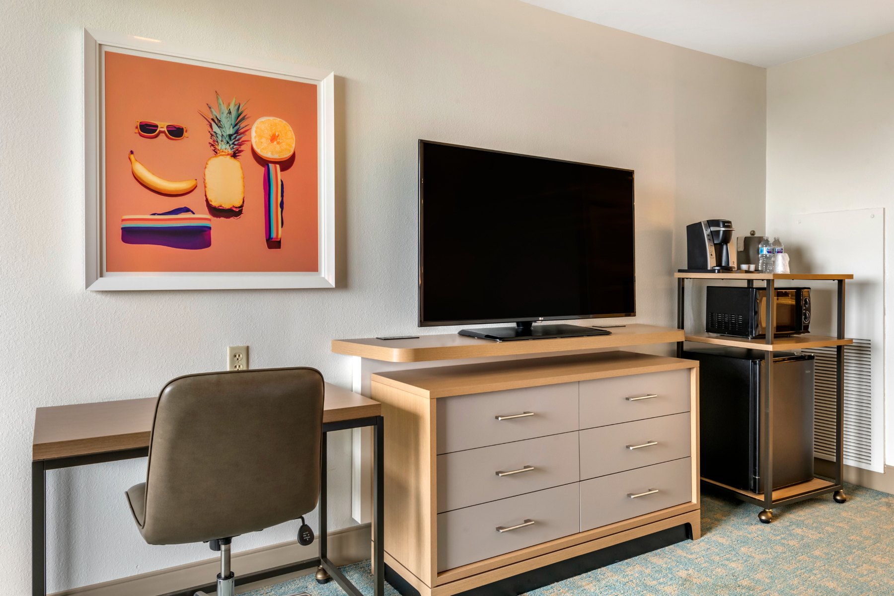 Holiday Inn Orlando Disney Springs Guest Room Workspace Mini Fridge Microwave