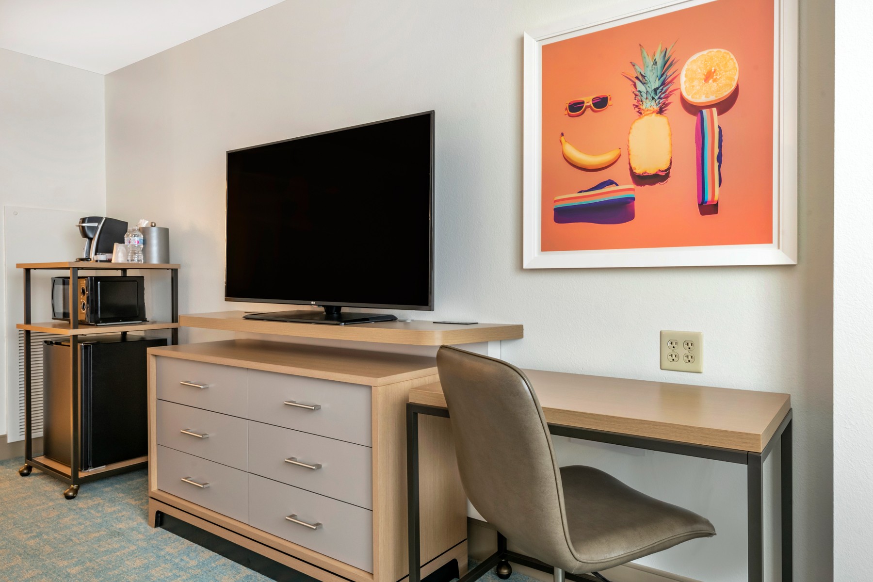 Holiday Inn Orlando Disney Springs Guest Room Workspace Mini Fridge Microwave